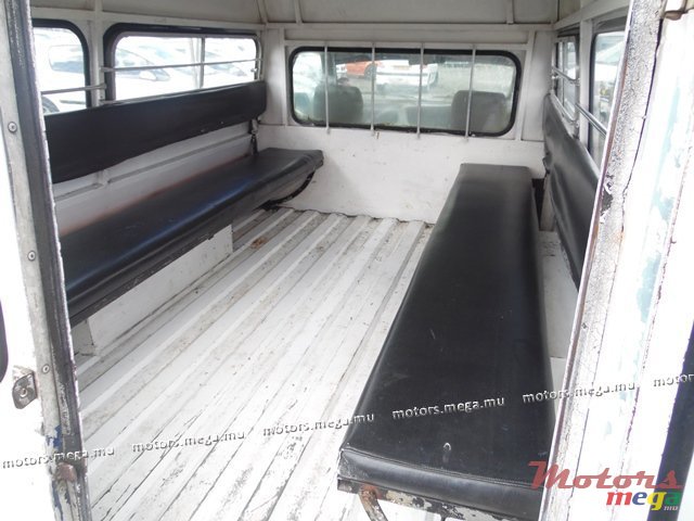 2000' Nissan 4x2 single cab photo #5