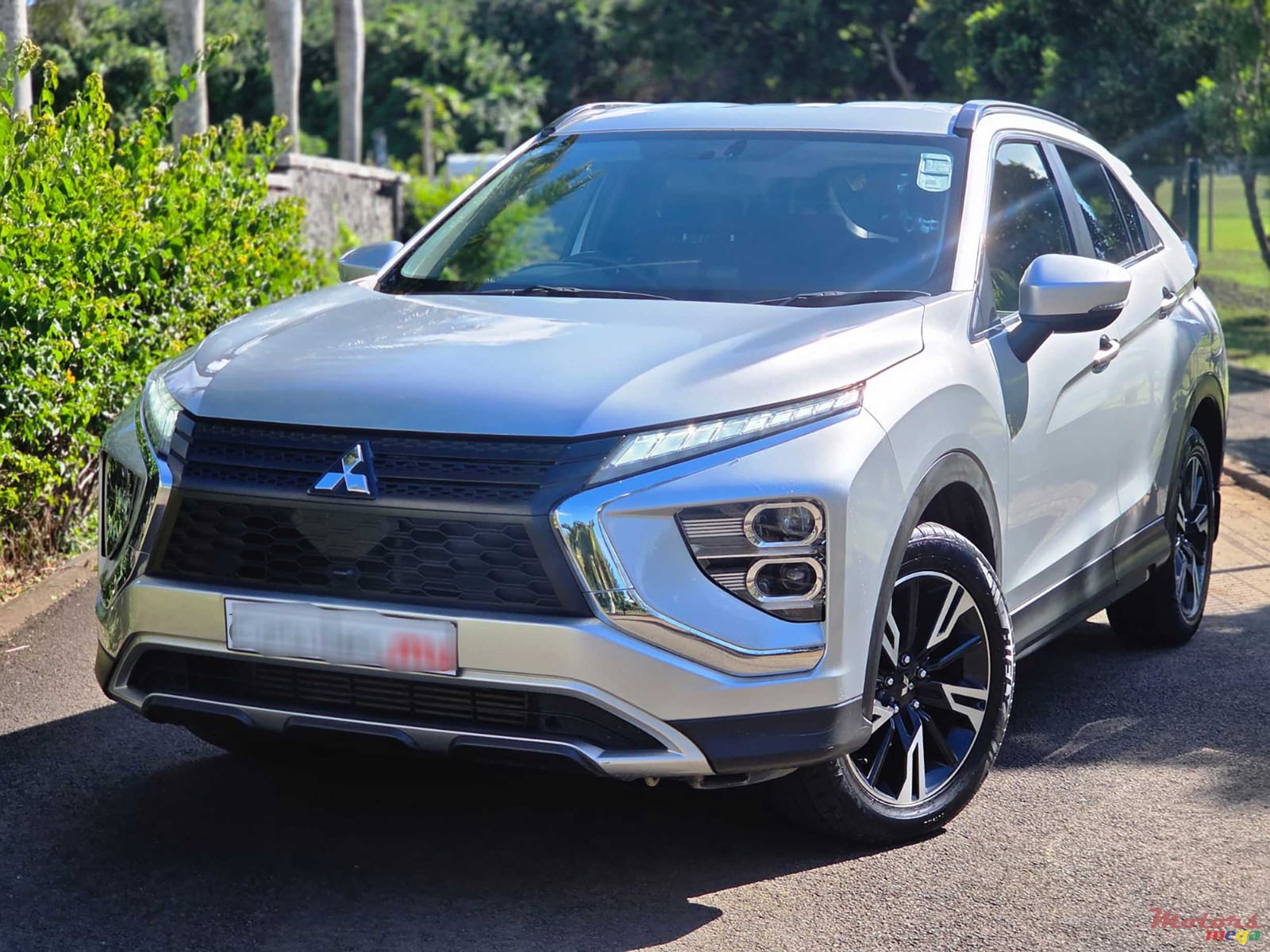 2022' Mitsubishi Eclipse Cross LE photo #1