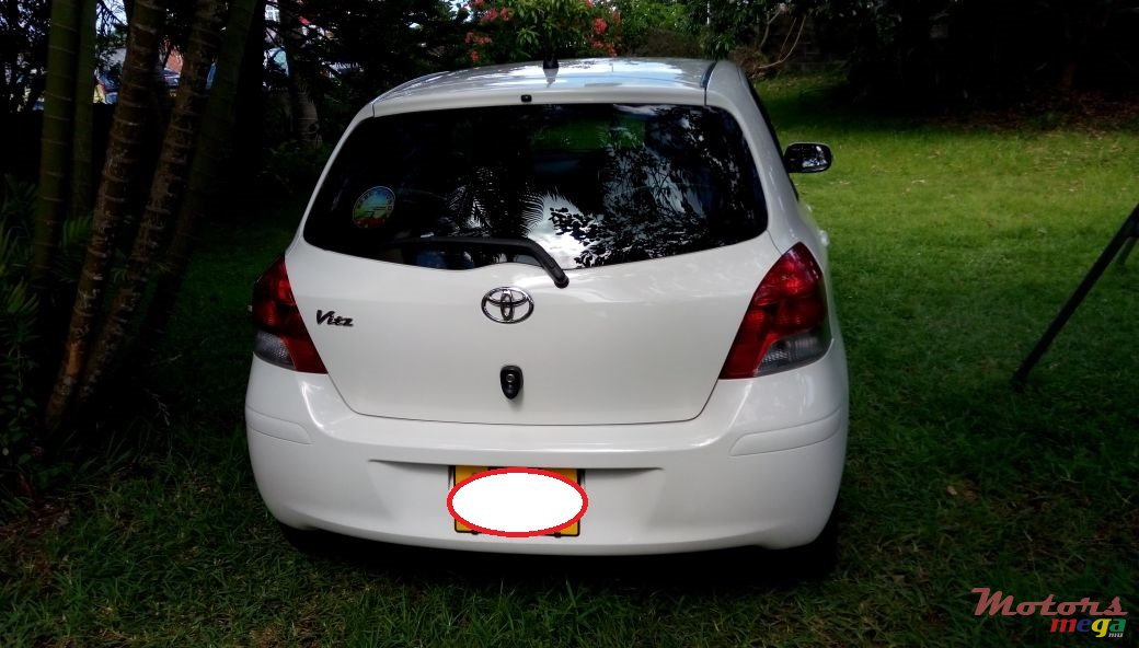 2008' Toyota Vitz photo #2