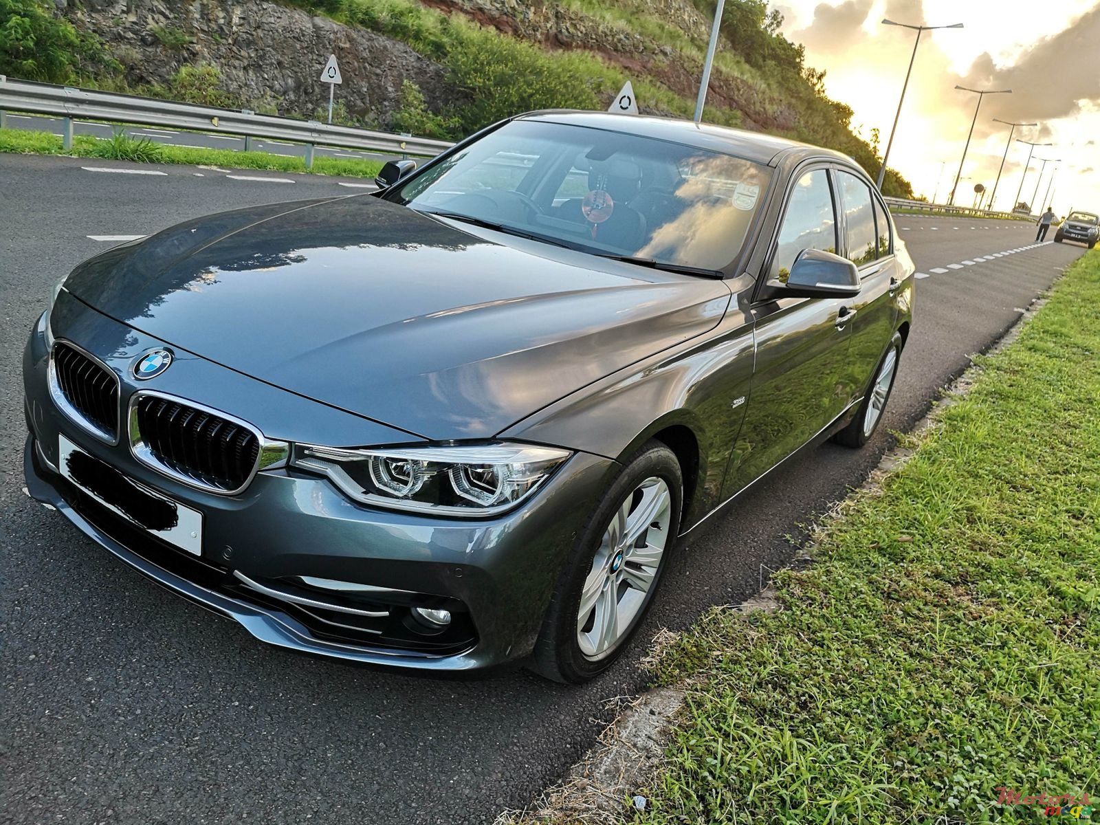 2015' BMW 318 photo #1