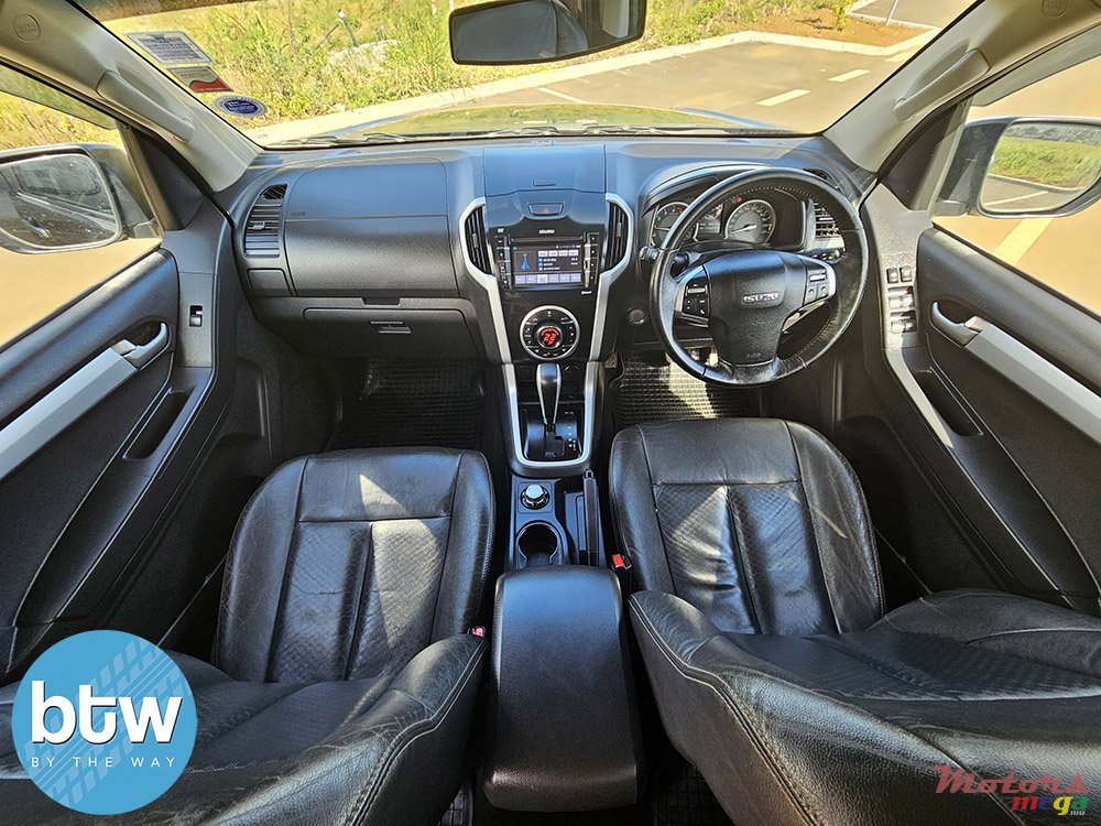 2017' Isuzu KB Series KB300 photo #7