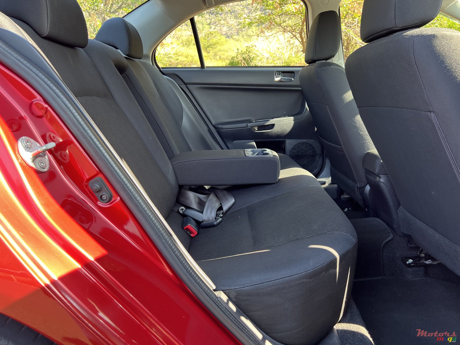 2017' Mitsubishi Lancer photo #3