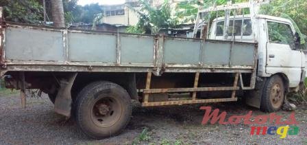 1990' Nissan Cabstar 3 tonne avek Bascule photo #1