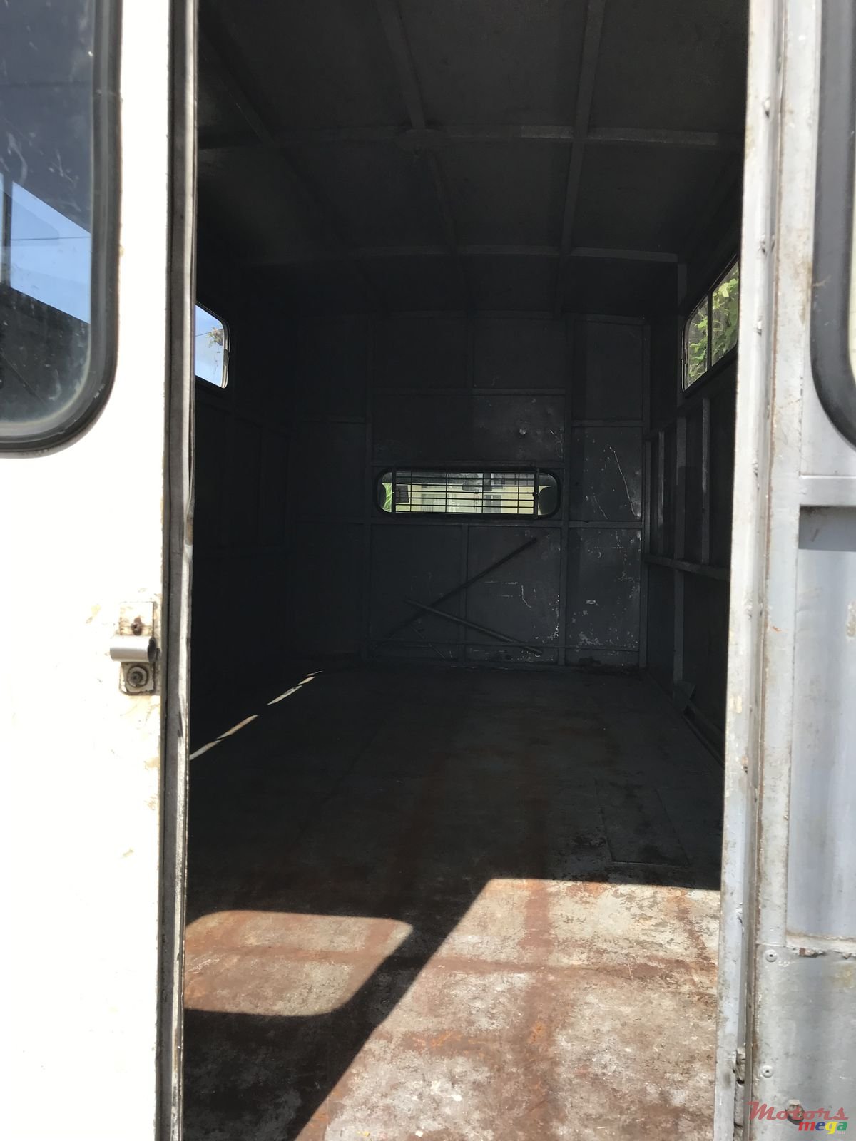 2005' Mitsubishi photo #5