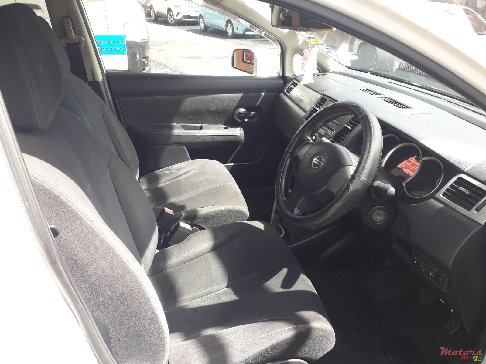 2008' Nissan Tiida Automatic photo #3