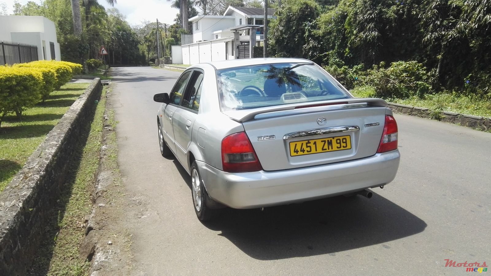 1999' Mazda 323 photo #3