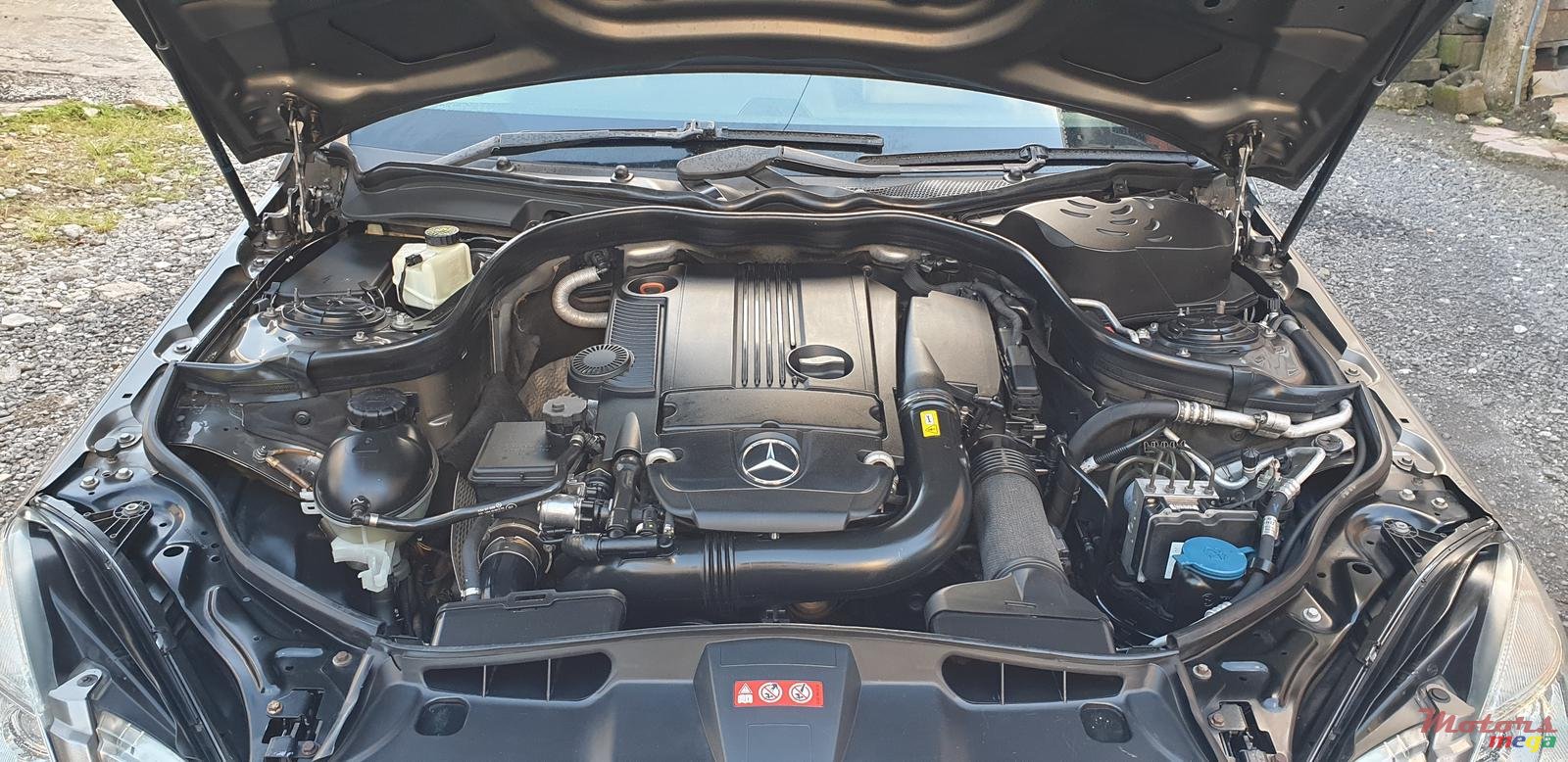 2010' Mercedes-Benz E-Class photo #3