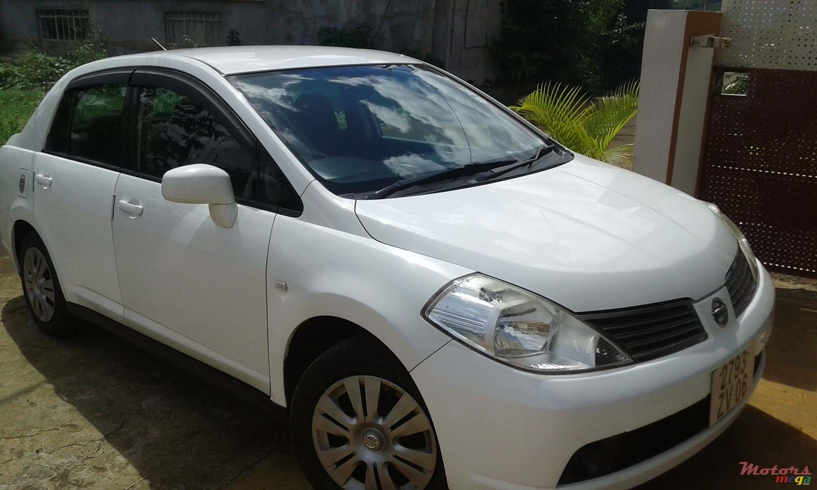 2006' Nissan Tida photo #1