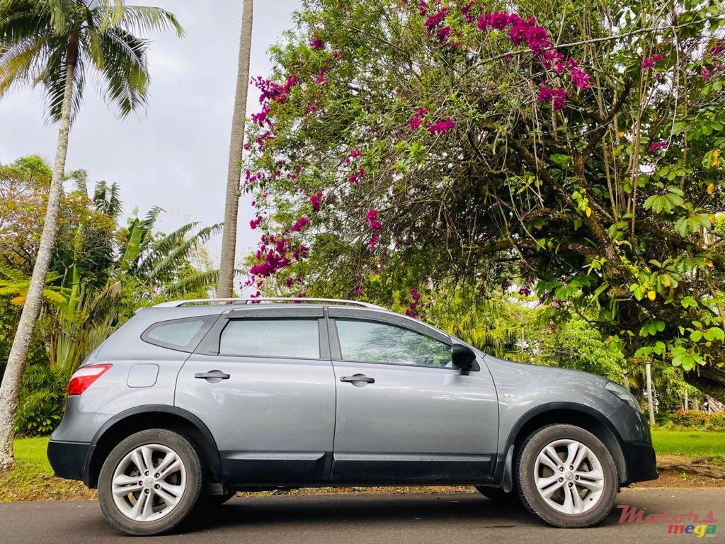 2013' Nissan Qashqai+2 photo #1