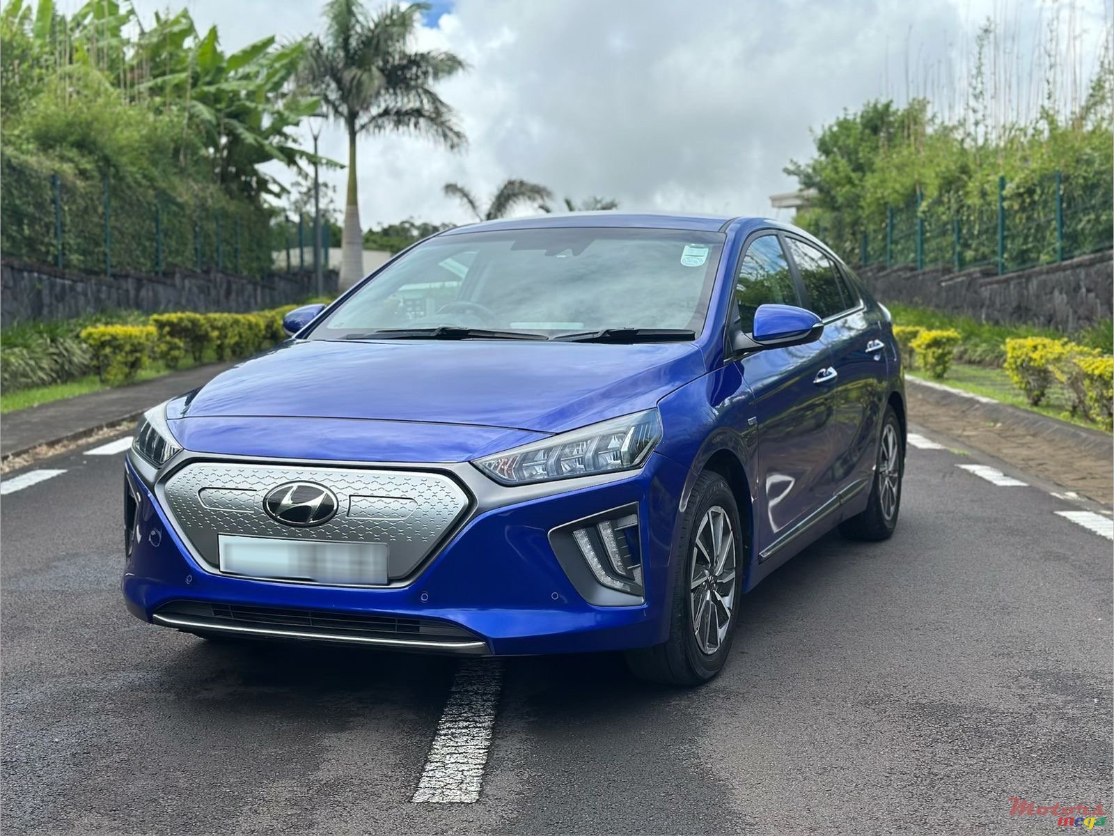 2020' Hyundai IONIQ electric photo #2