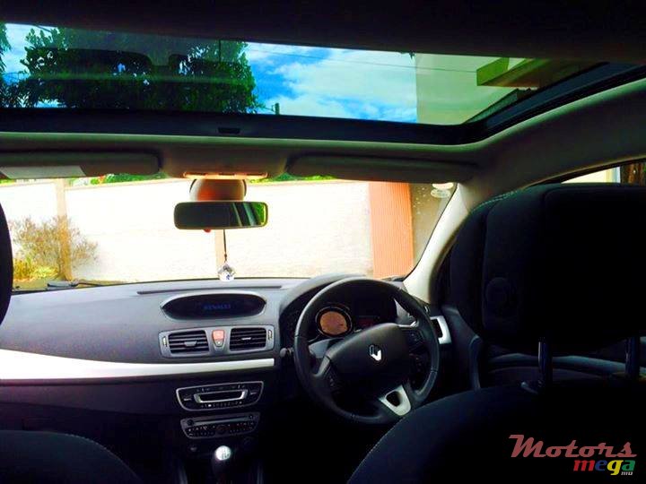 2009' Renault Megane photo #3