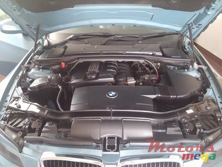 2009' BMW 3 Series Coupe Highline sport photo #7