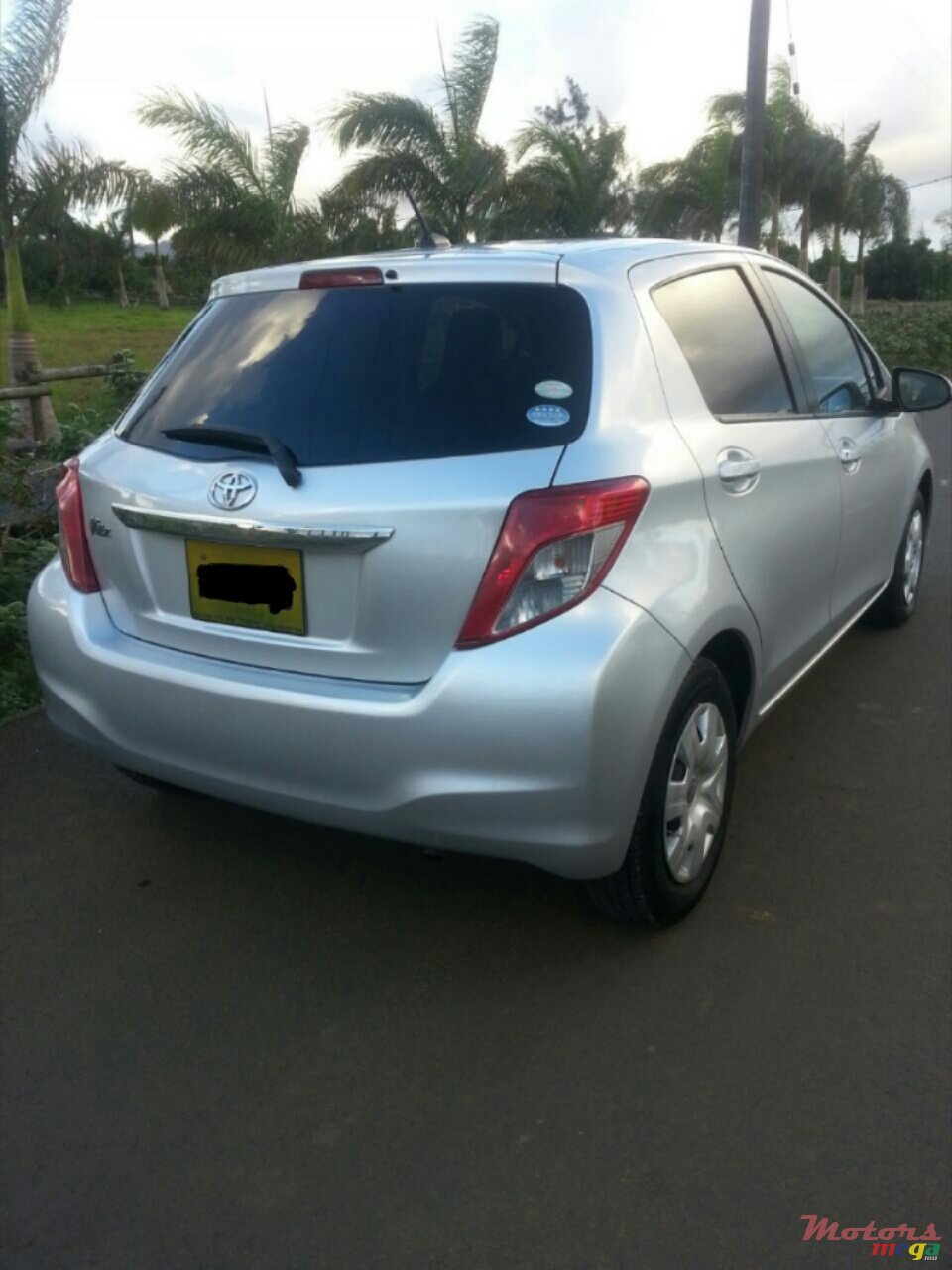 2011' Toyota Vitz new form photo #2