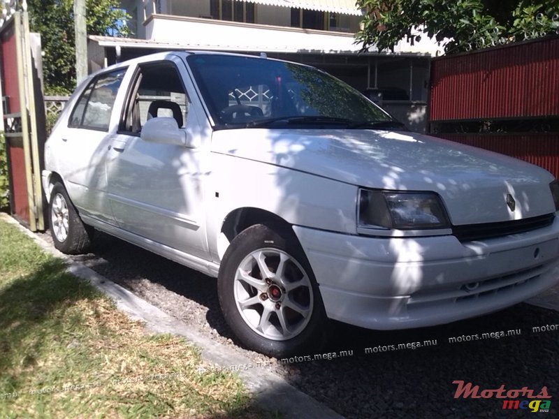1992' Renault Clio photo #1