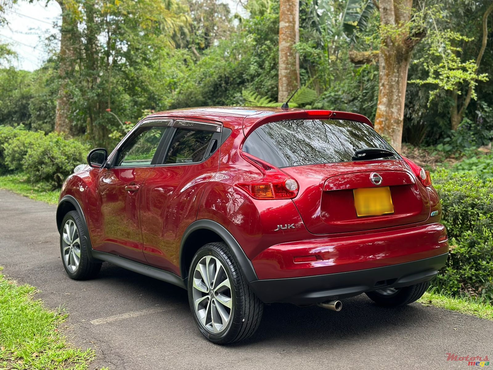 2012' Nissan Juke photo #3