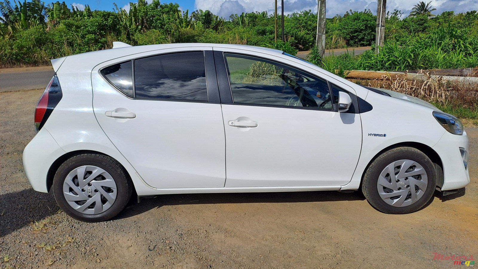 2016' Toyota Aqua photo #2