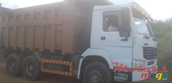 2013' Sinotruk photo #1