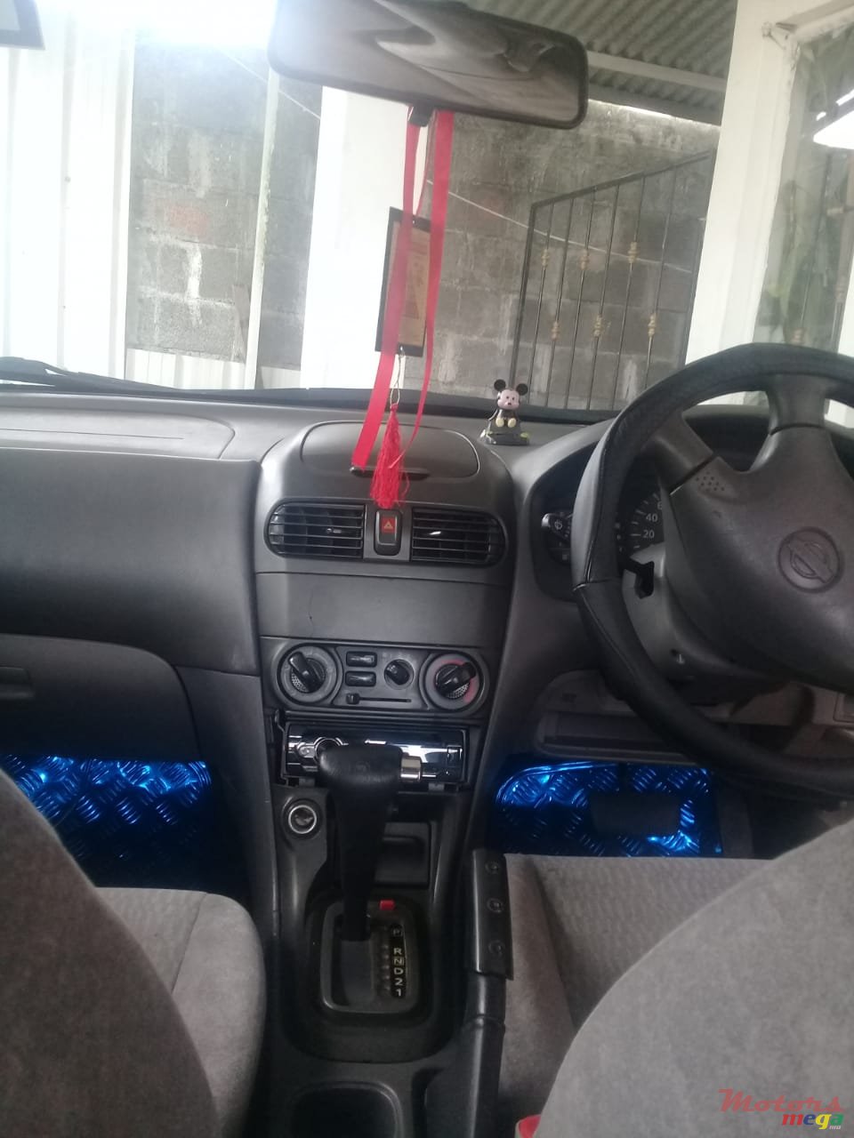 1999' Nissan B15 photo #2