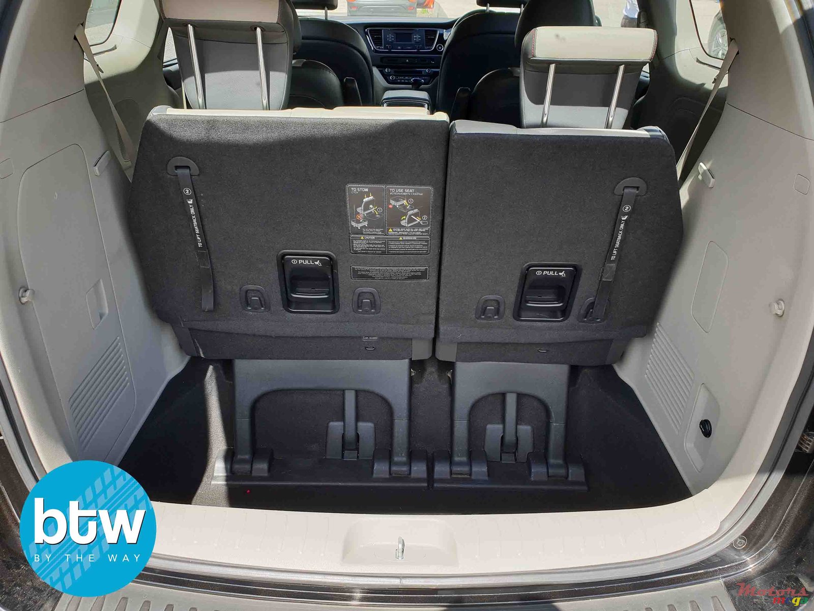 2015' Kia Carnival photo #3