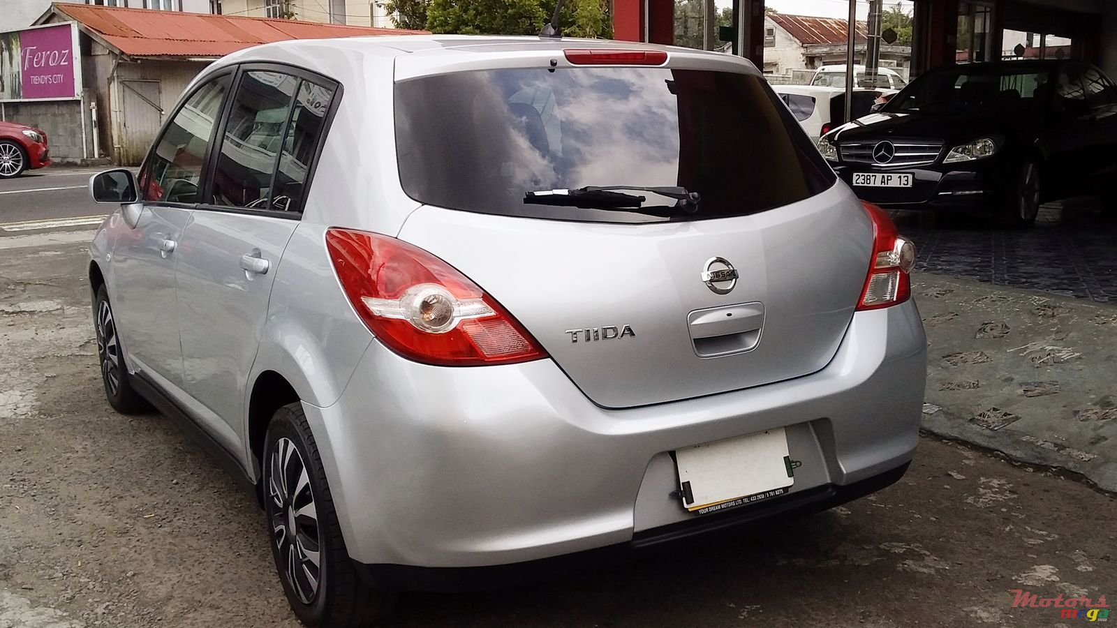 2011' Nissan Tiida photo #4