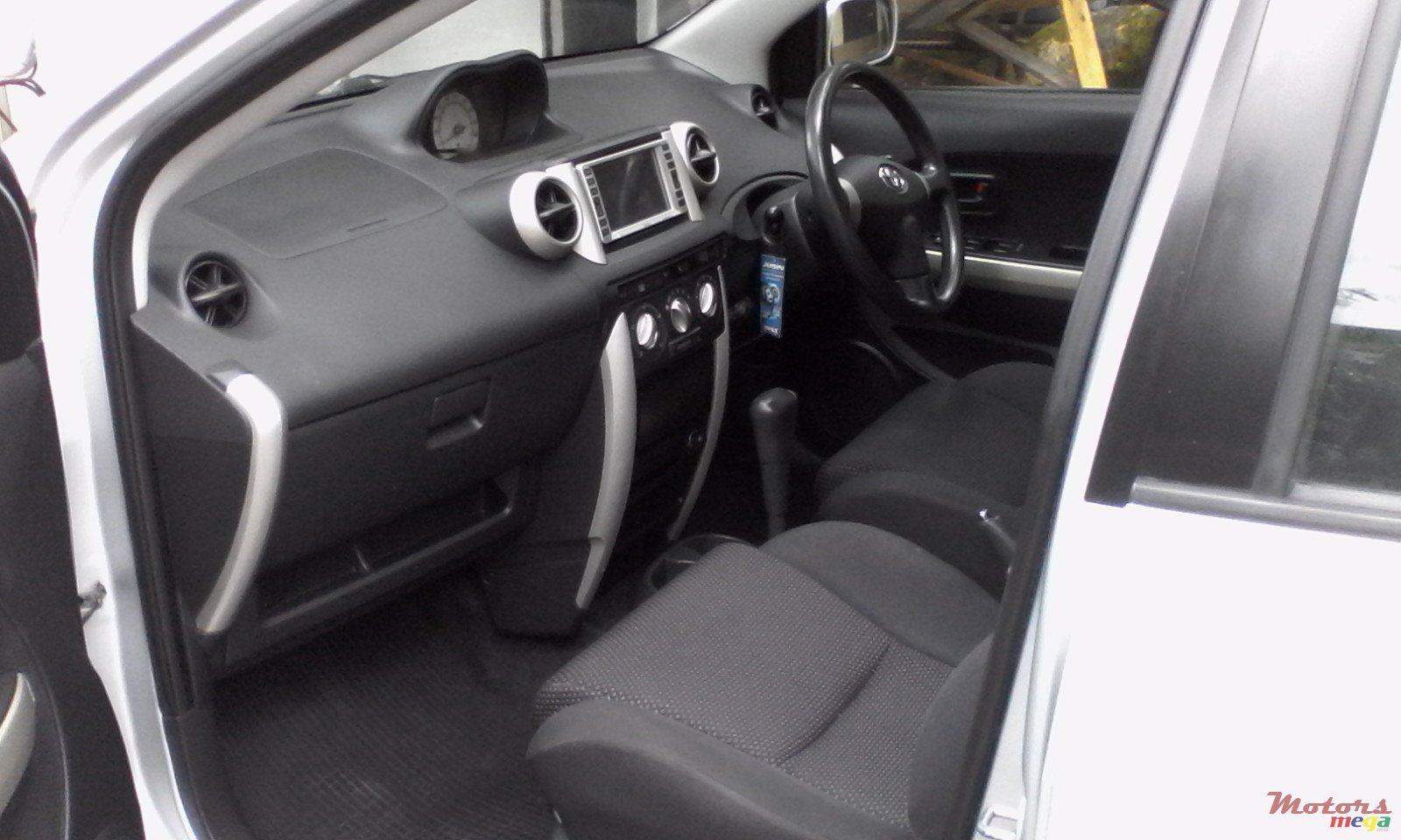 2004' Toyota photo #5