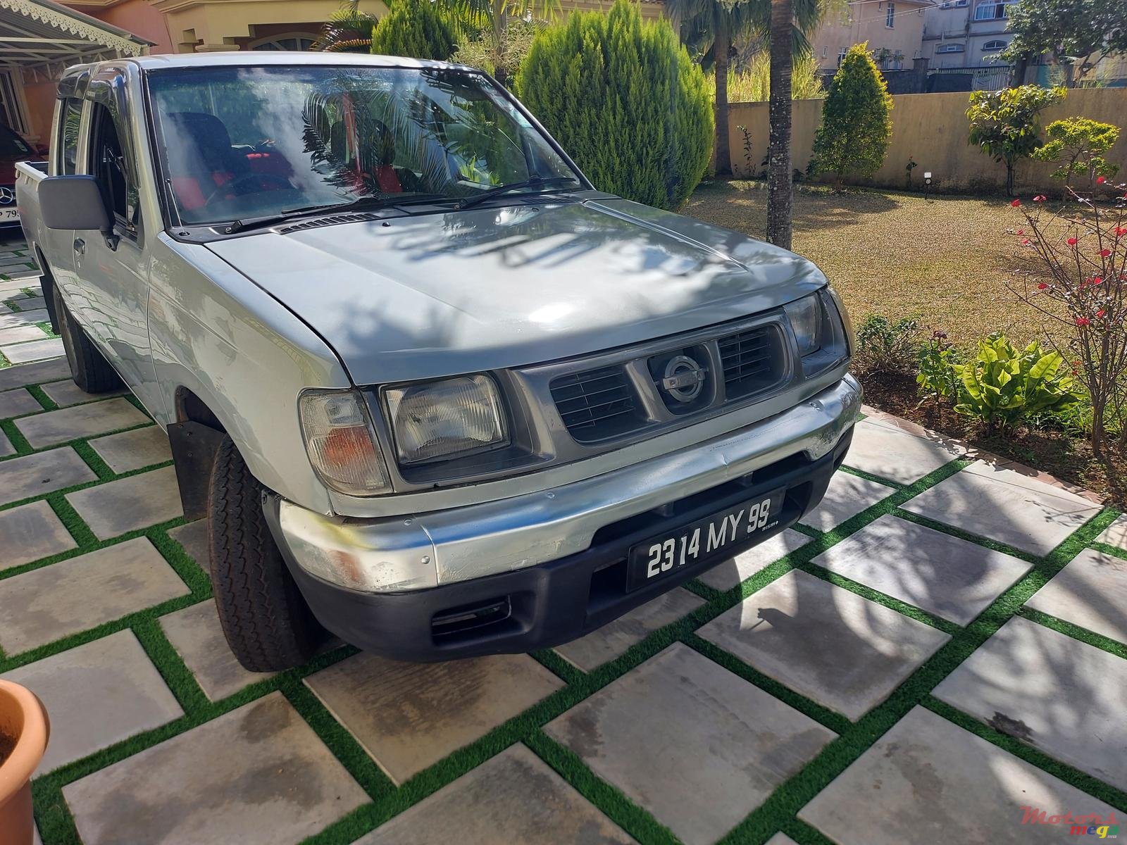 1999' Nissan NP300 photo #1