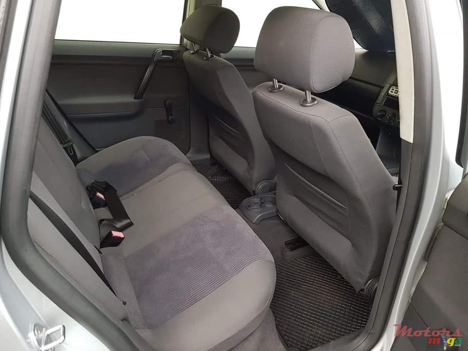 2006' Volkswagen Polo 9n6 photo #6