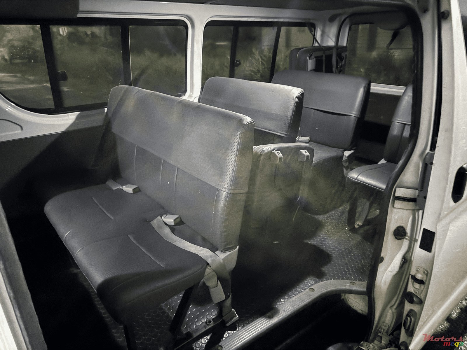 2010' Toyota HiAce D4D photo #7