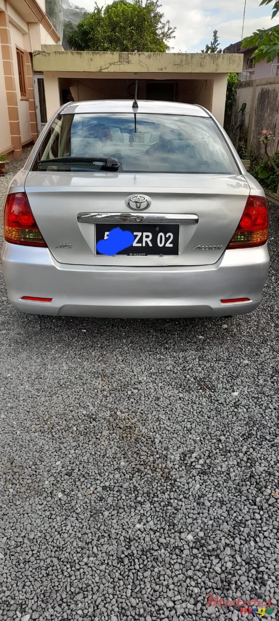 2002' Toyota Allion Japon photo #2