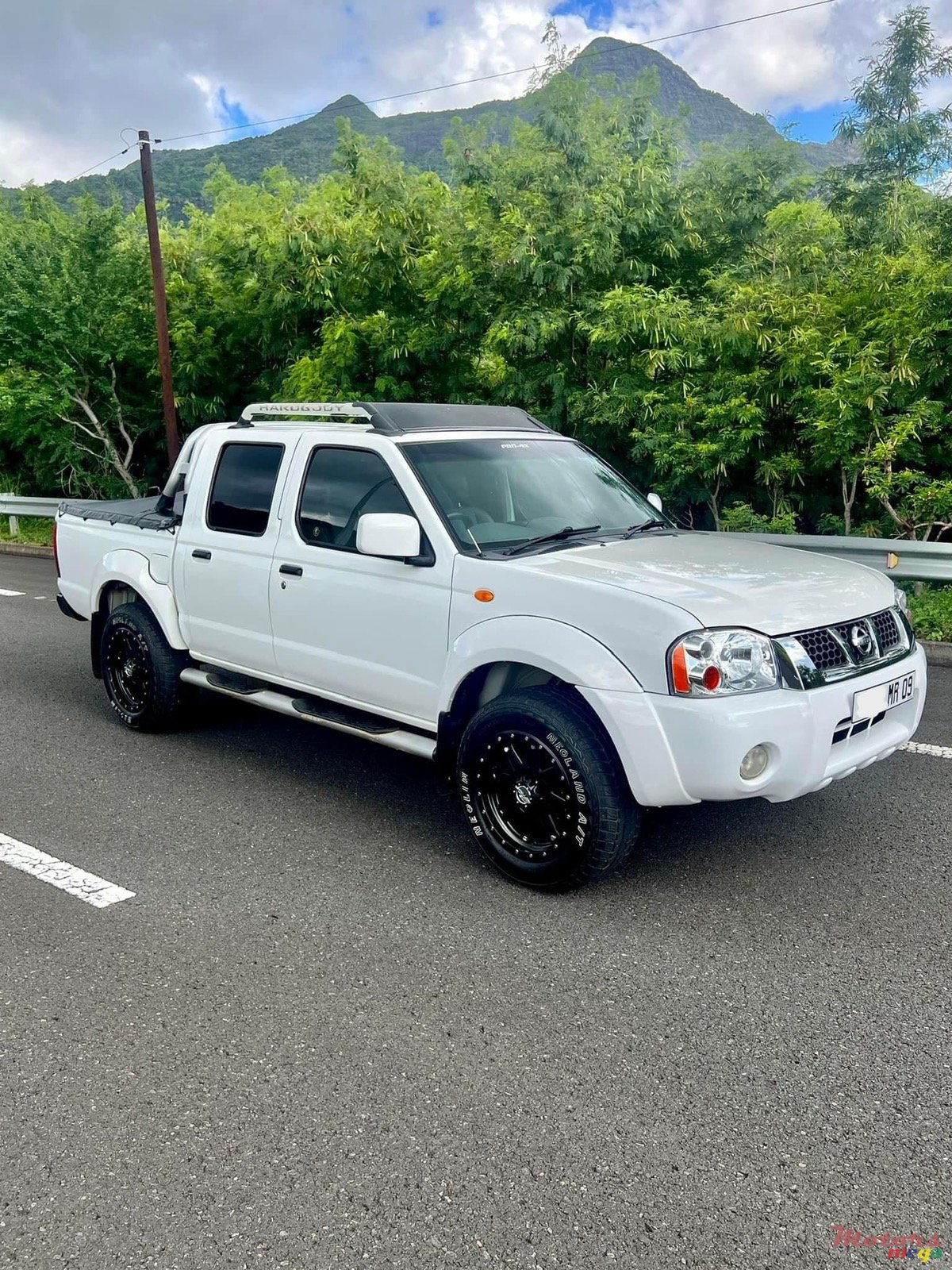 2009' Nissan Hardbody photo #2