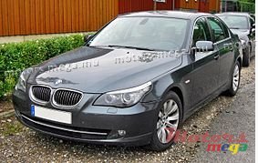 2009' BMW 5 Series Series 530i photo #1