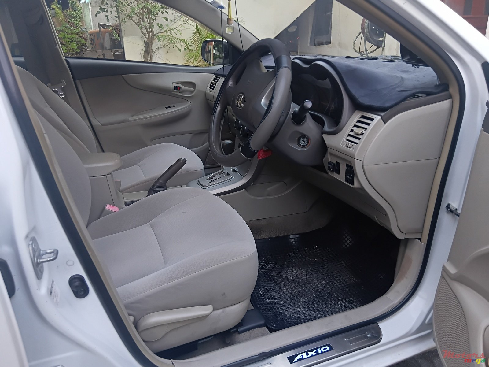 2012' Toyota Axio Original photo #3