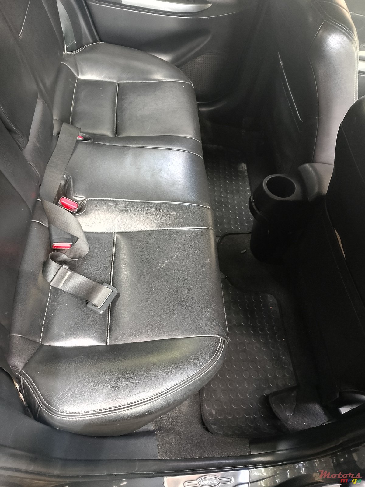 2015' Toyota Yaris photo #7