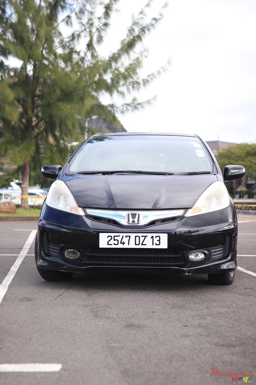 2013' Honda Fit RS Hybrid photo #3