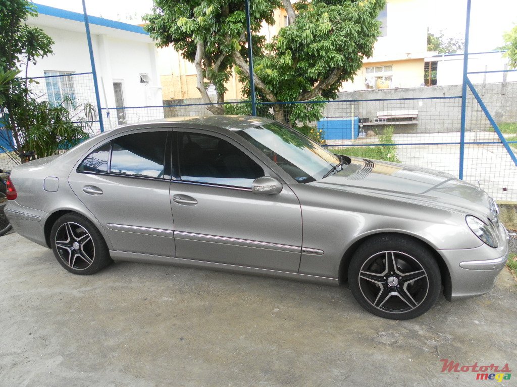2003' Mercedes-Benz E-Class E CDI 270 photo #1