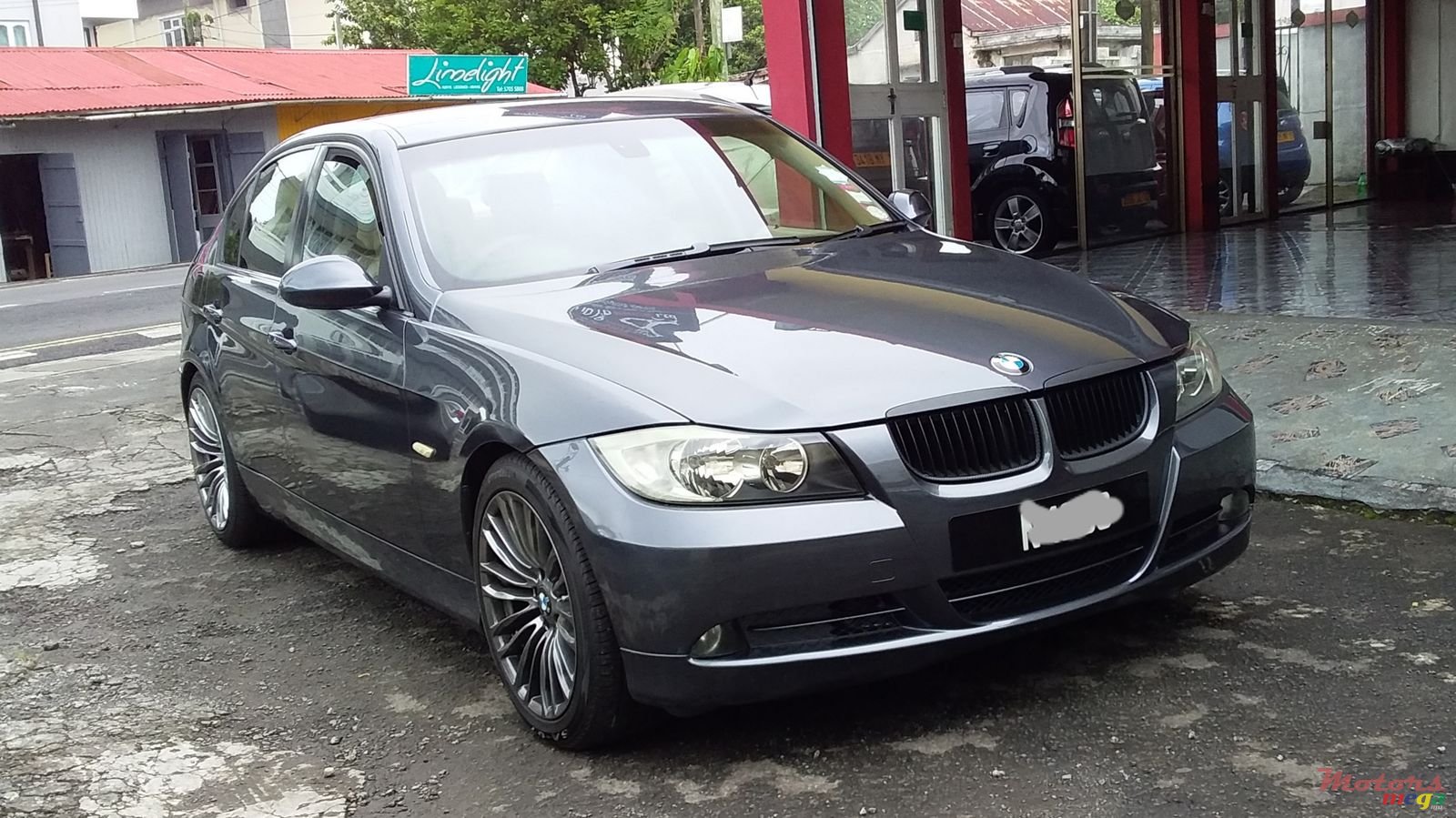 2005' BMW 3 Series 320i photo #1