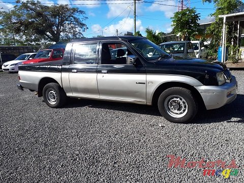 2007' Mitsubishi 4X2 L200 photo #1