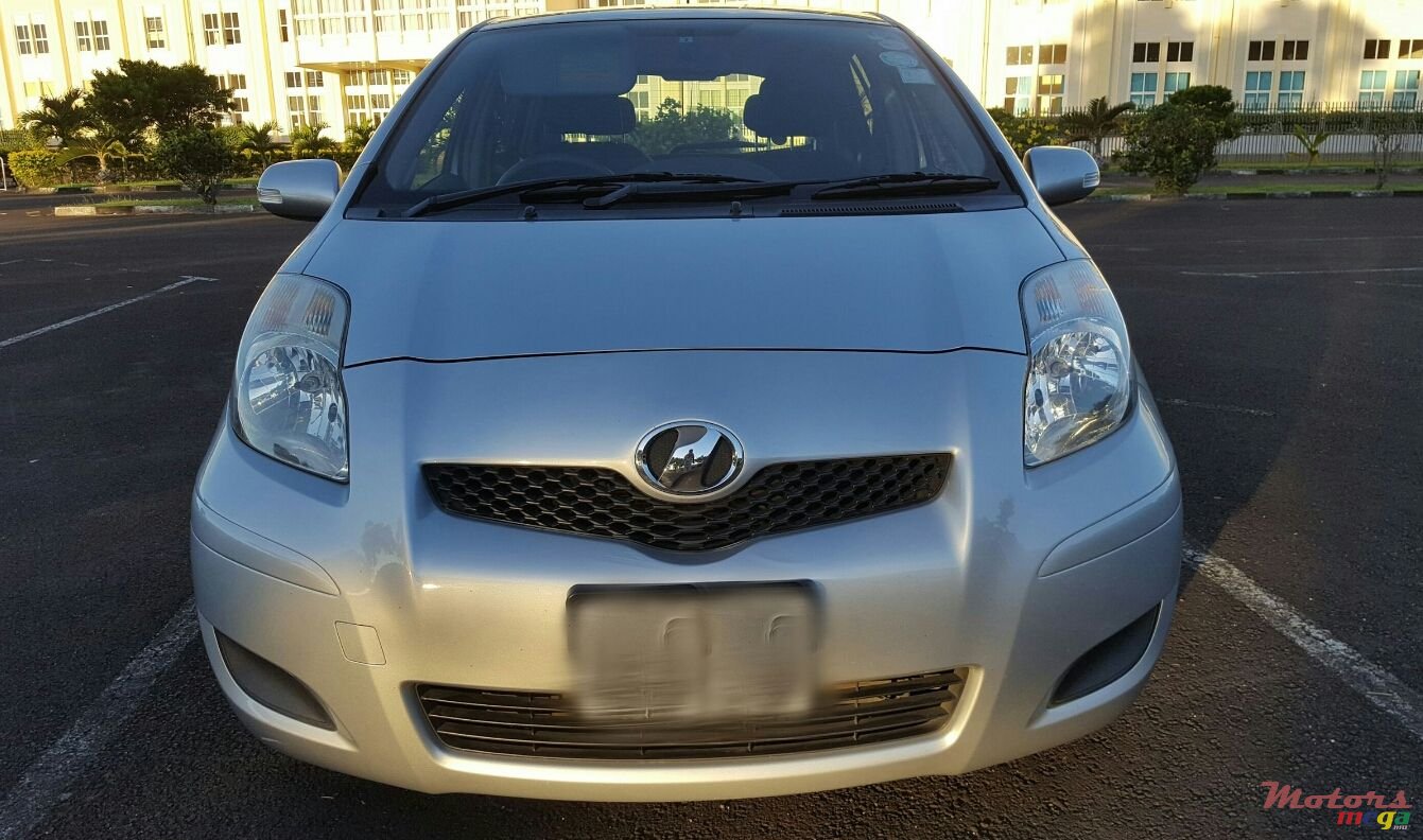 2008' Toyota Vitz photo #1