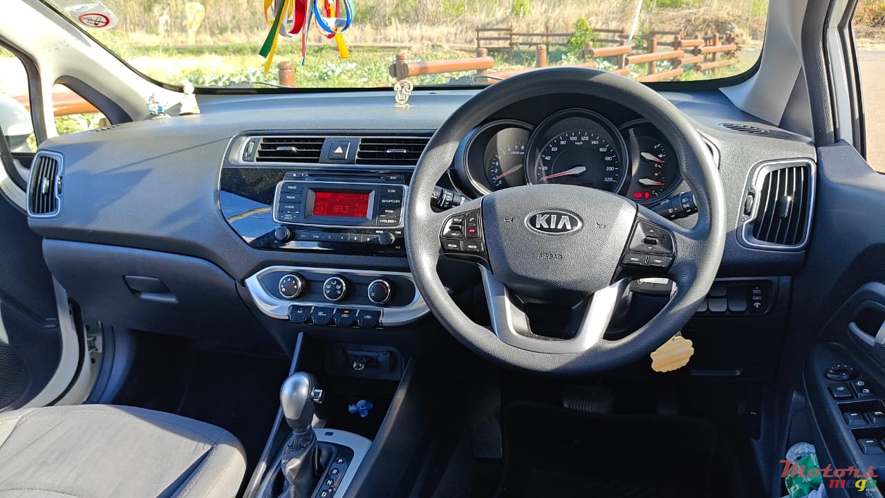 2017' Kia Rio photo #2