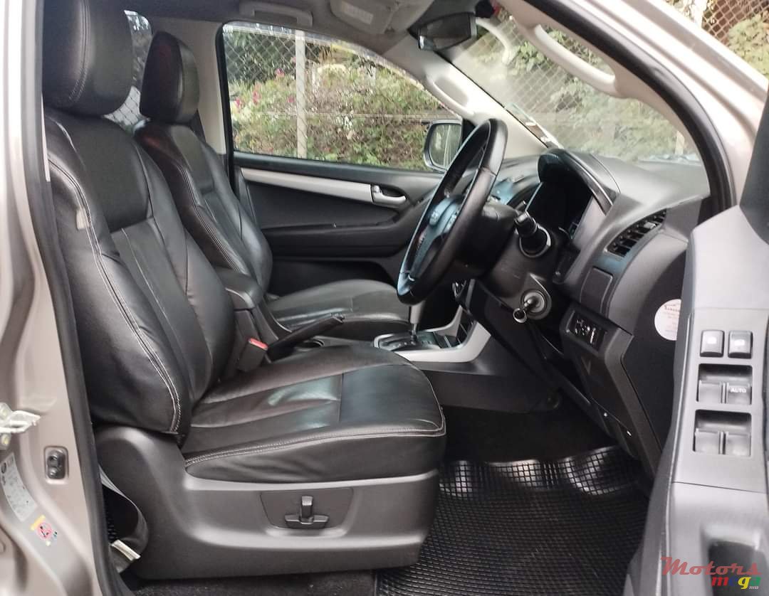 2015' Isuzu photo #5