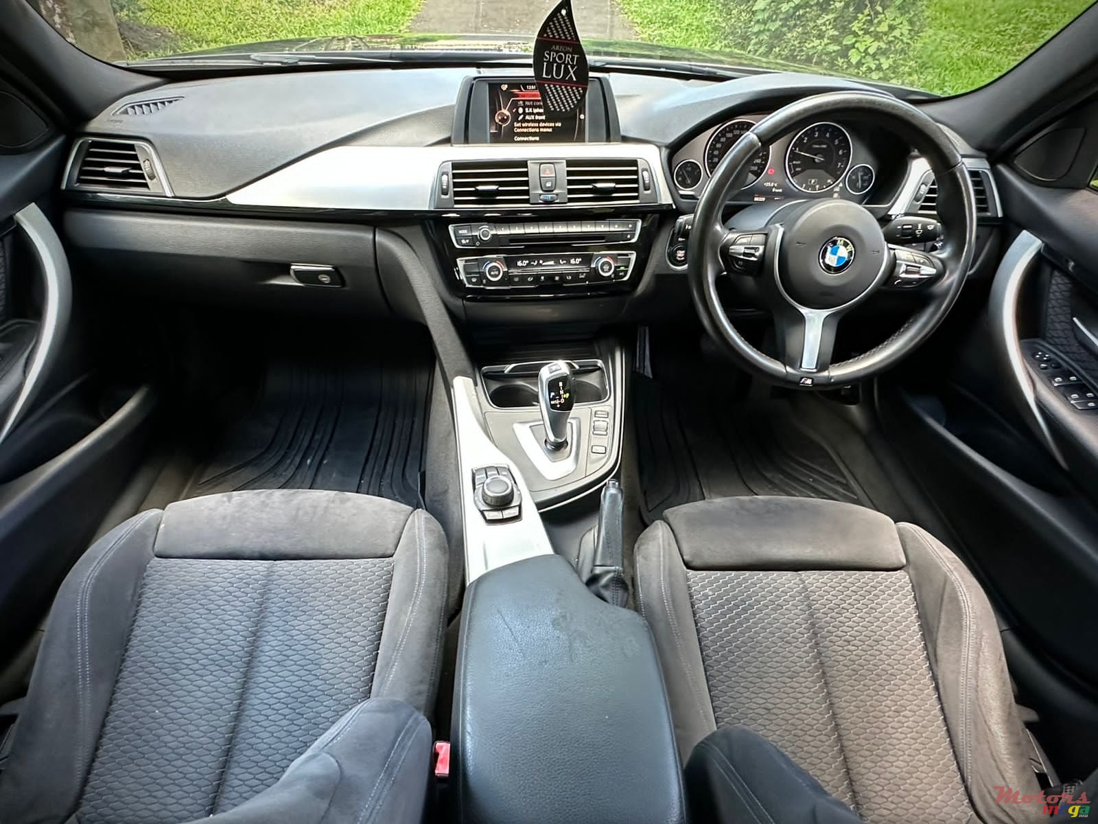 2016' BMW 318i M sport photo #6