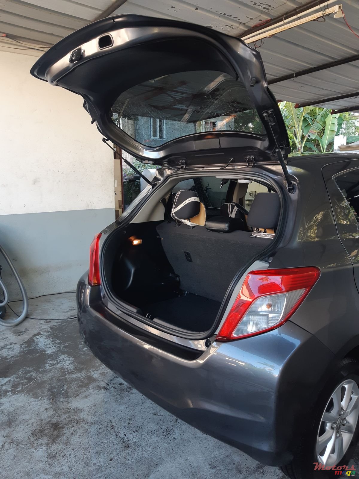 2012' Toyota Vitz photo #3