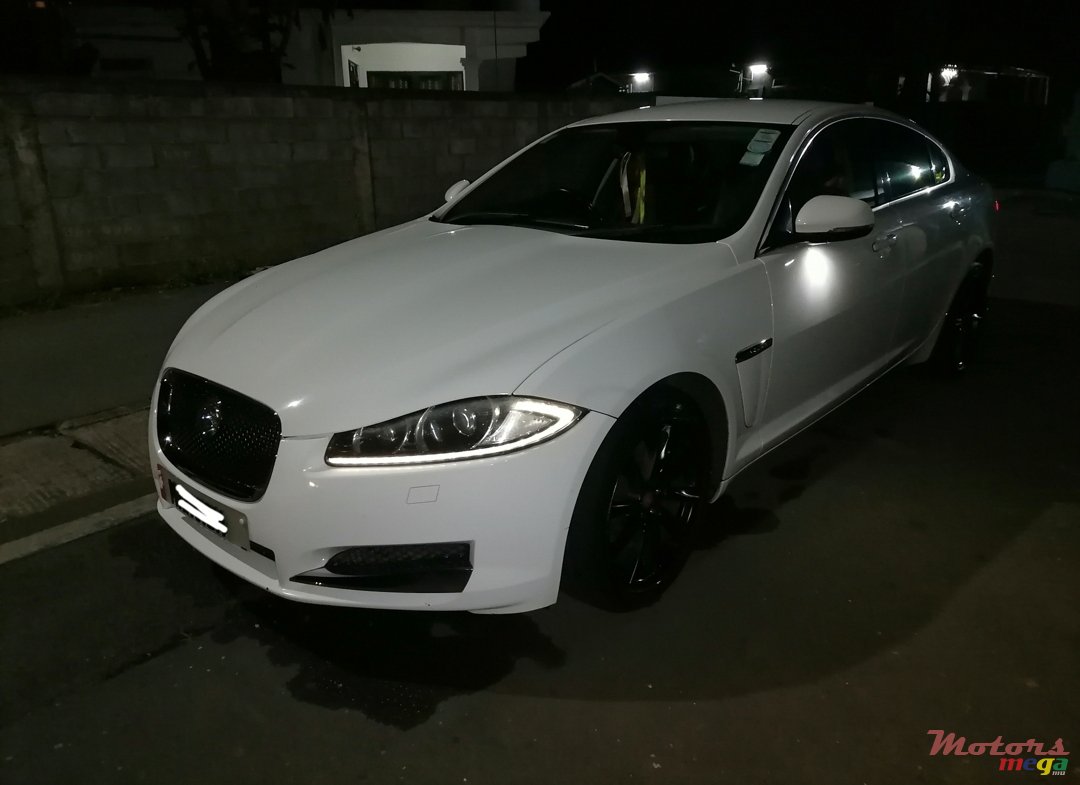 2015' Jaguar XF photo #1