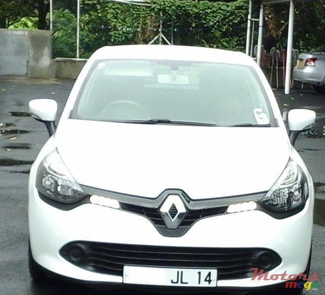 2014' Renault Clio photo #1