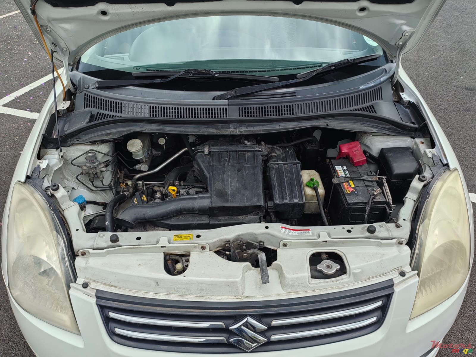 2011' Suzuki Swift D zire photo #4