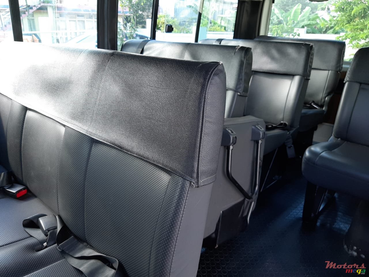 2012' Toyota HiAce photo #5