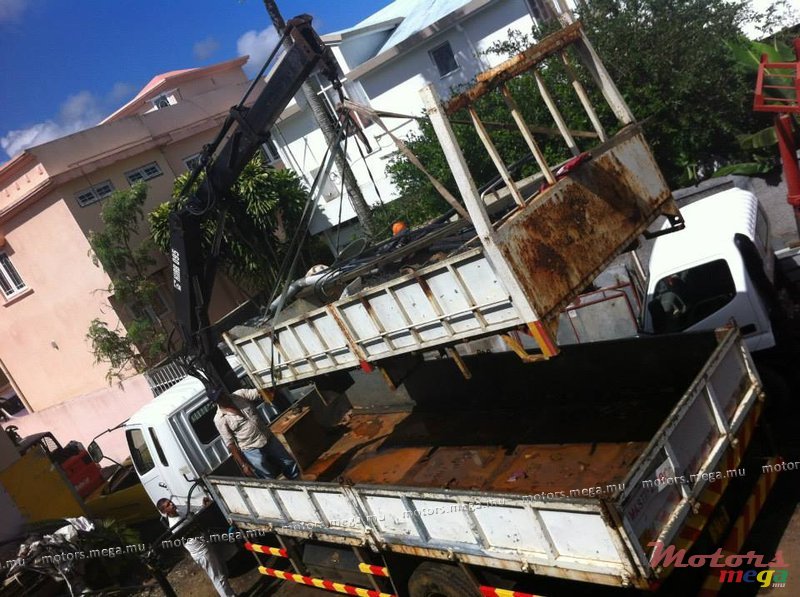 2005' Mitsubishi 3000GT crane photo #1