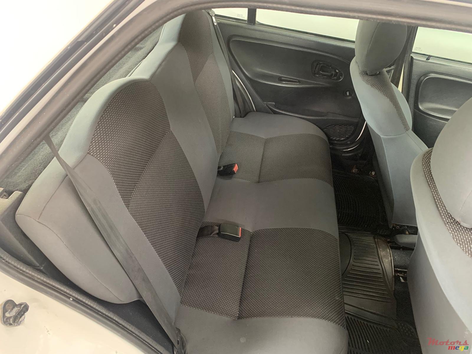 2002' Citroen Saxo photo #4