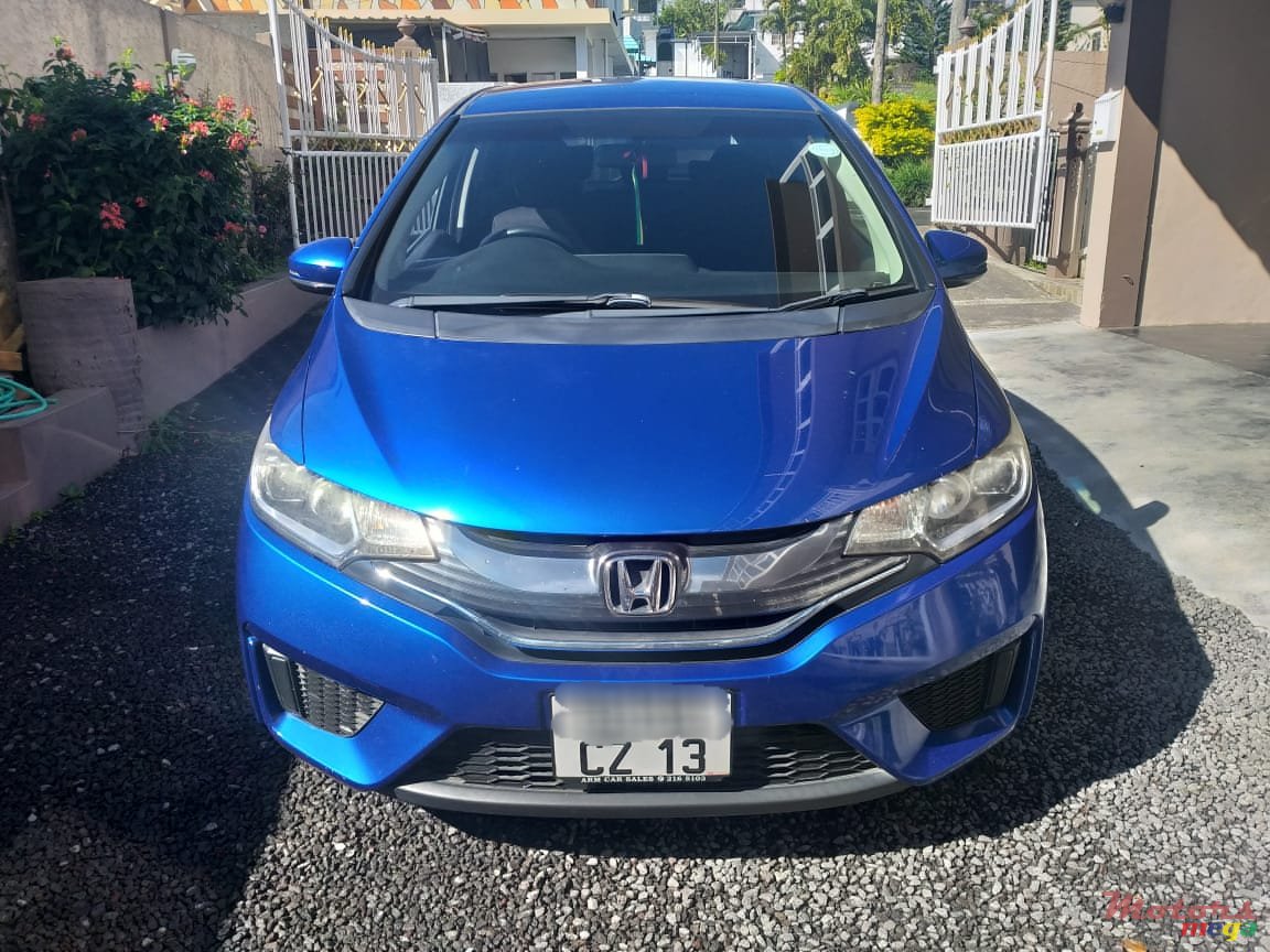 2013' Honda Fit Hybrid photo #1