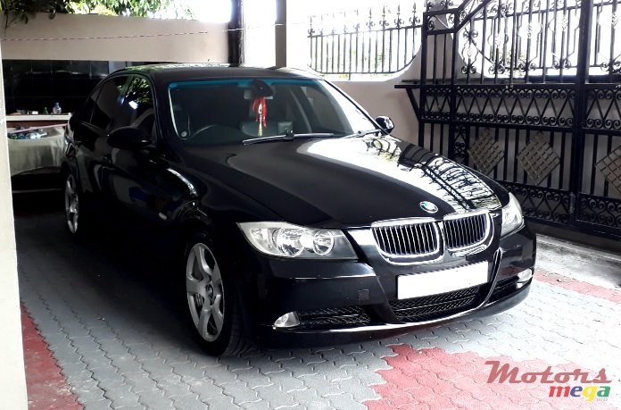 2005' BMW 3 Series Sedan photo #2